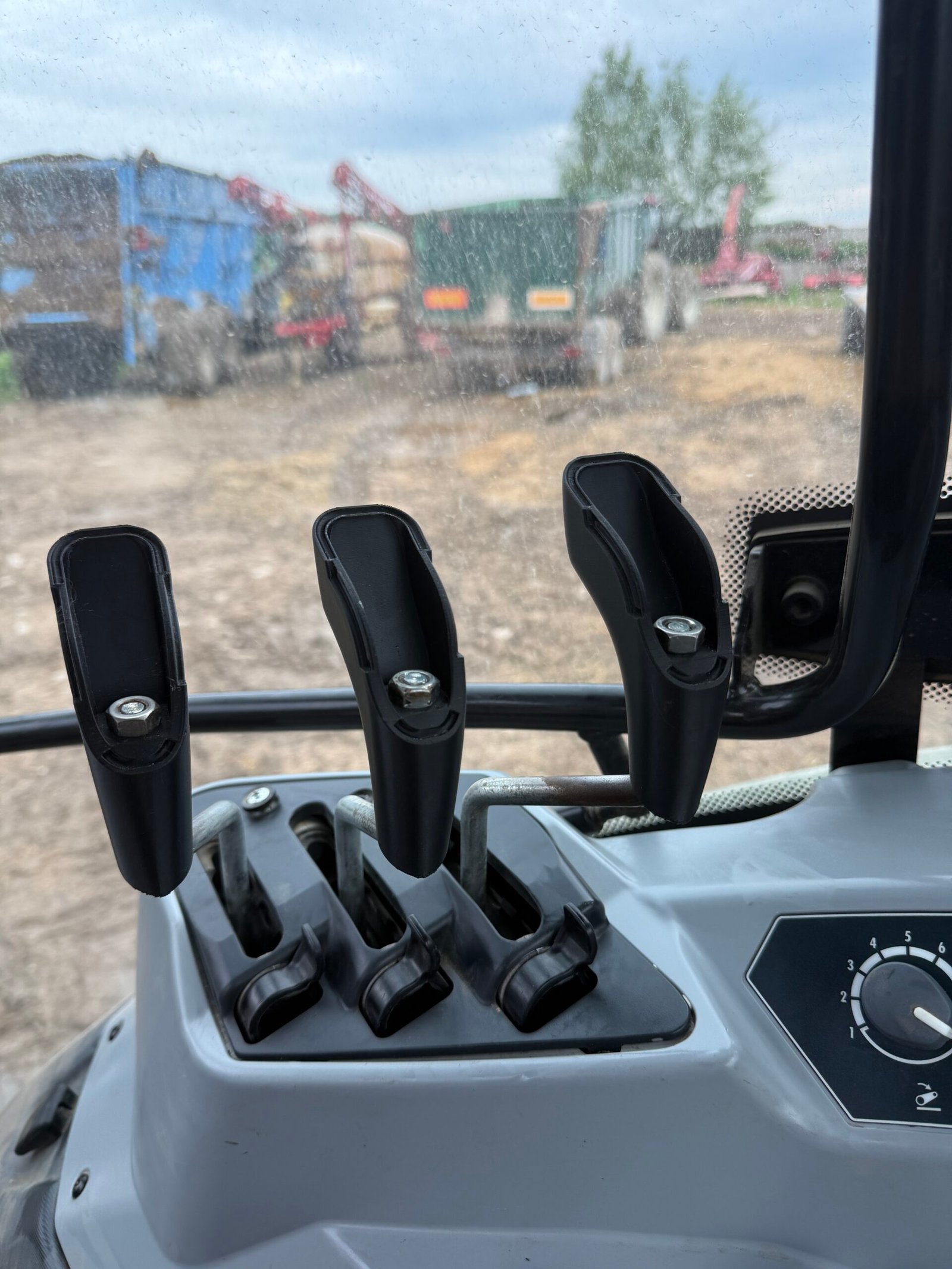 3D Printed Lever Handle Covers for Valtra Tractor Gen 4 & 5 Active - Image 3