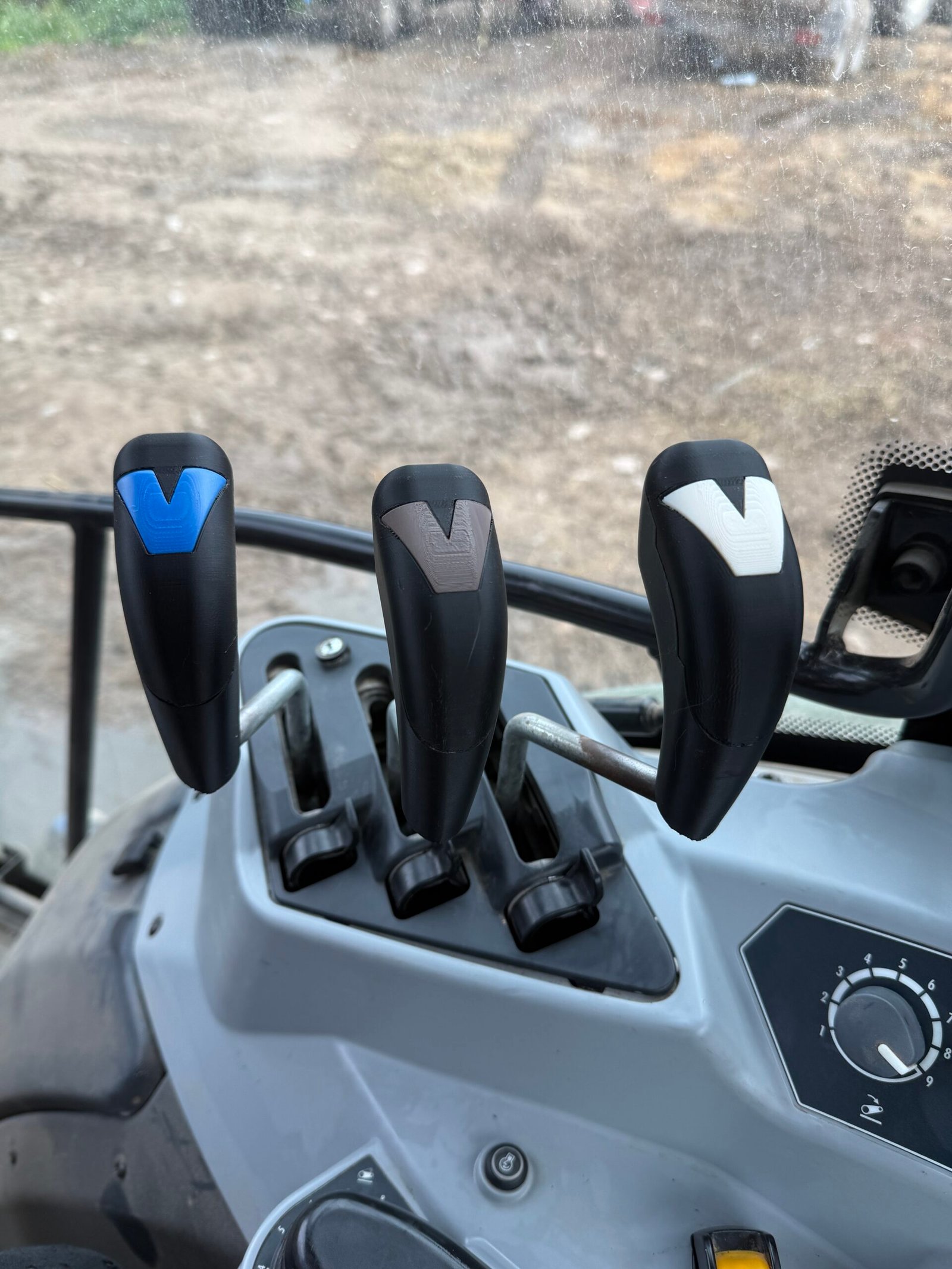 3D Printed Lever Handle Covers for Valtra Tractor Gen 4 & 5 Active