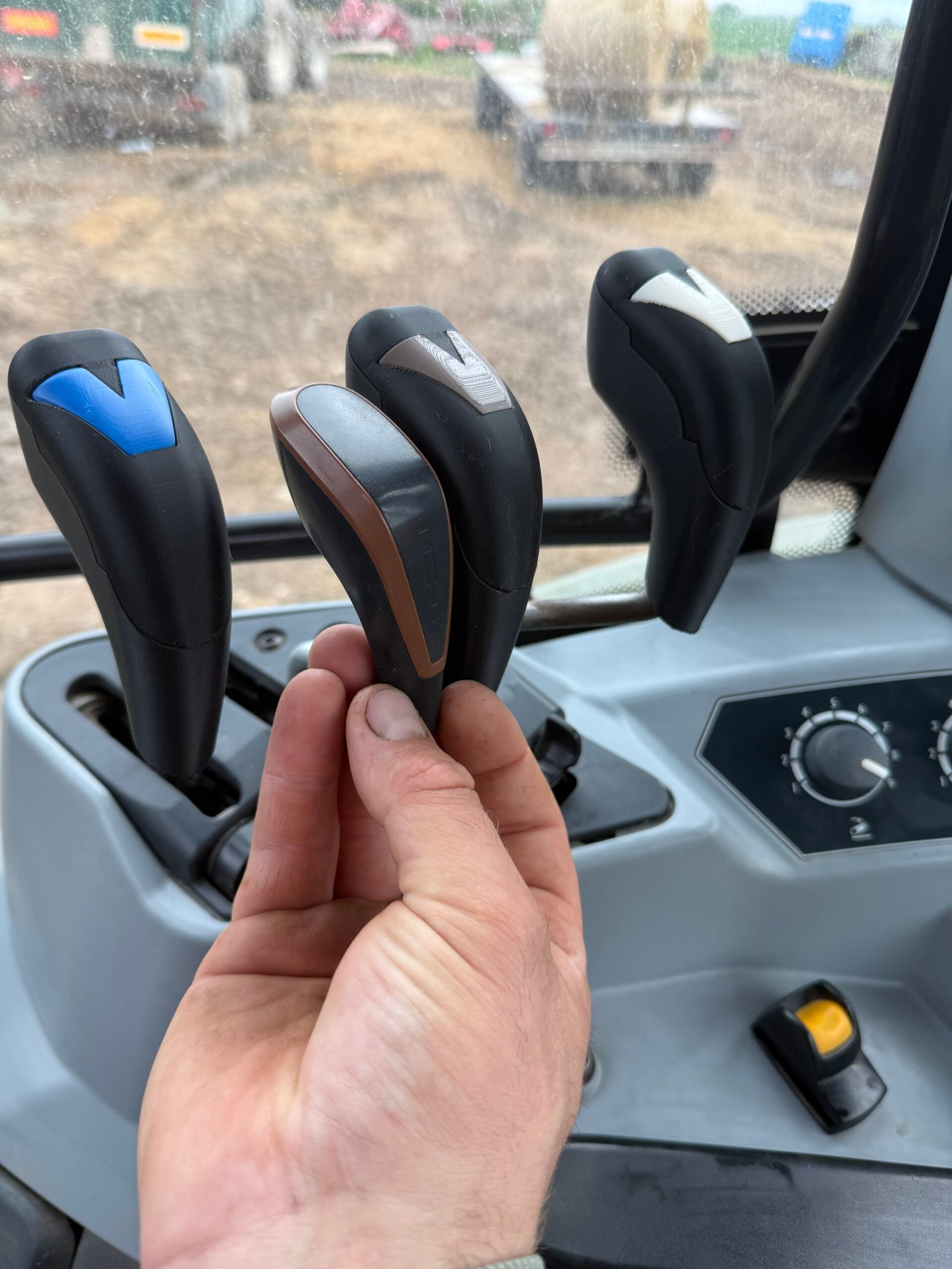 3D Printed Lever Handle Covers for Valtra Tractor Gen 4 & 5 Active - Image 2